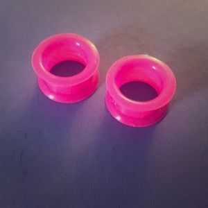 Hot pink silicone plugs, tunnels, gauges, 5/8"